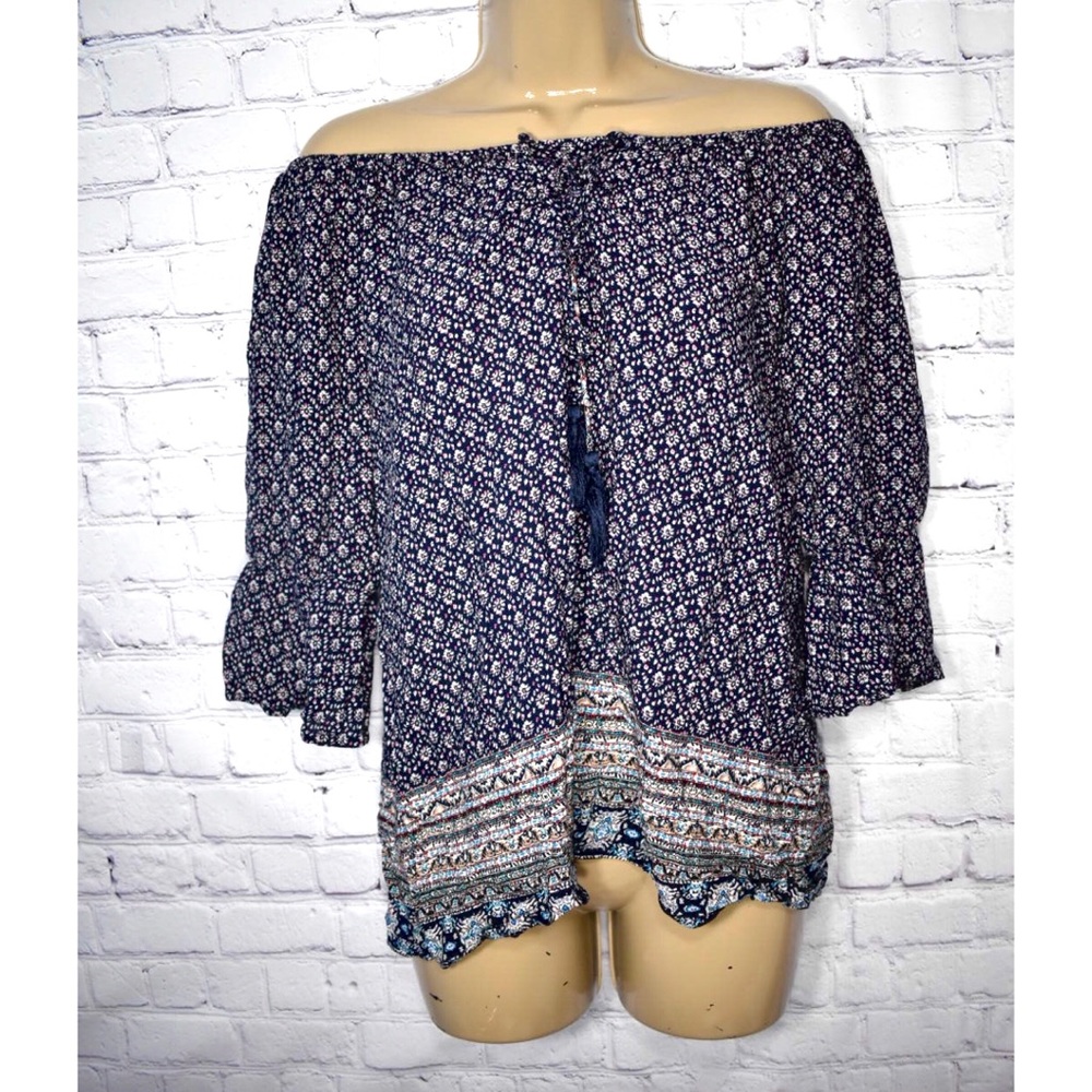 Bailey & Chloe • Off the shoulder top